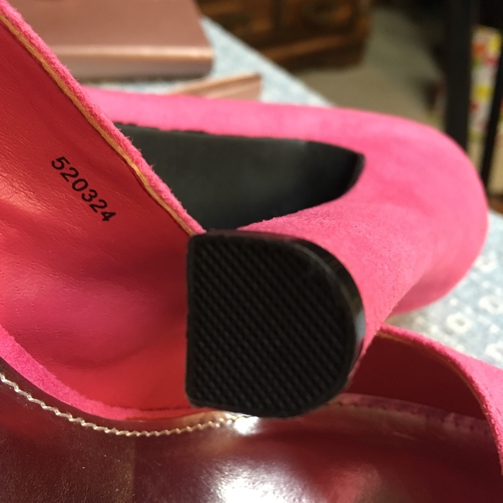 Shoes - Picture 2 of 7